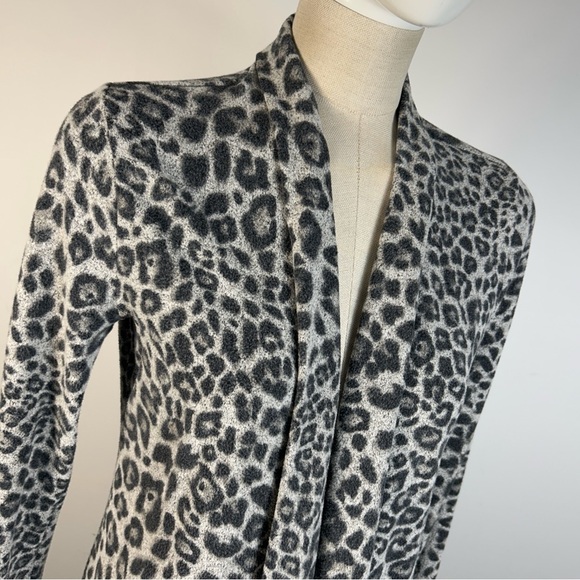 ❤️ White House Black Market Animal Print Cardigan XS - Picture 4 of 12